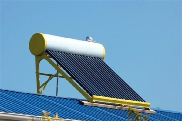 百业太阳能热水器房顶