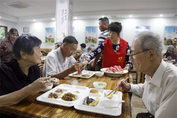 章家巷老年食堂西瓜