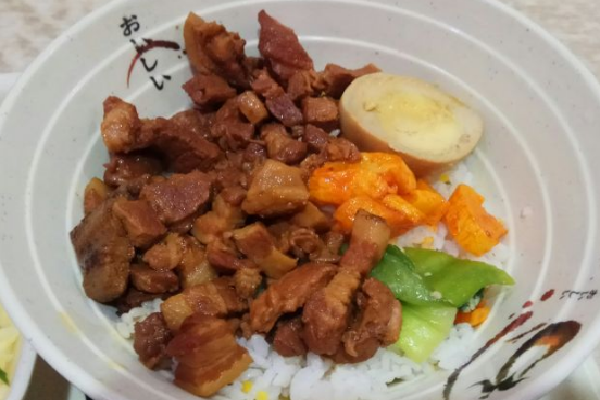 地主台湾卤肉饭肉质软烂