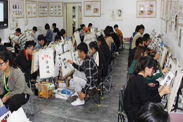 弘艺美术艺术学校绘画室