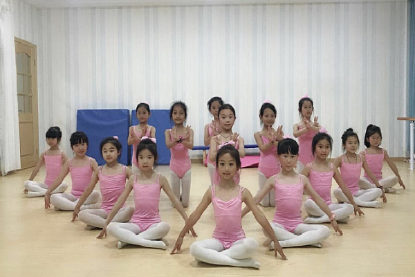 优加艺术培训中心舞蹈班