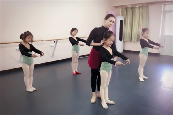 雅冠雅艺术教育舞蹈