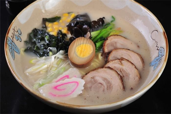 食屋三士日式拉面特色