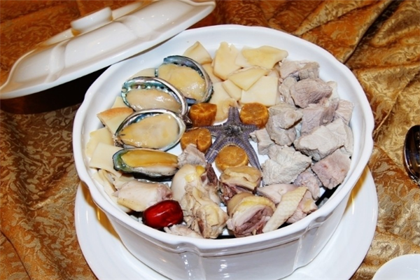 李九伯甏肉米饭美味