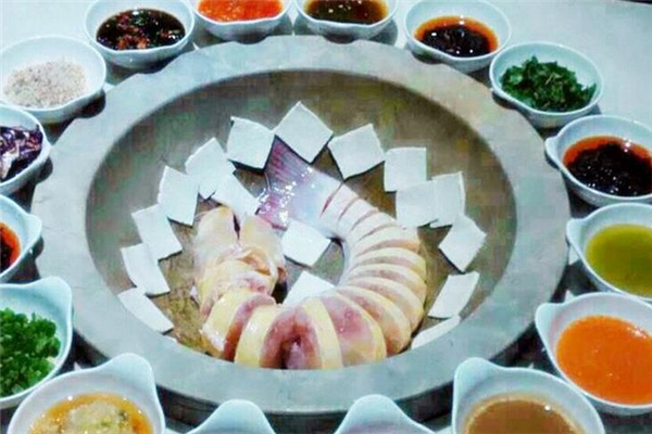北京蒸汽石锅鱼风味