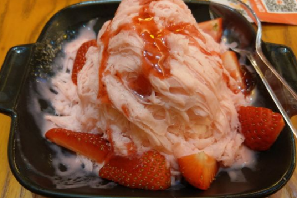 果C益佰港式甜品店草莓冰沙