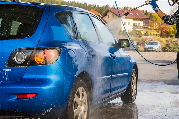 时下热门的上门洗车真能环保洗车，把车洗干净吗？会不会伤车漆？