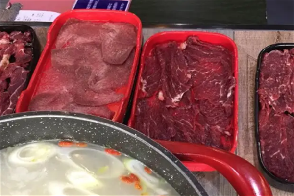 彩鹿鲜牛肉自助火锅鲜肉