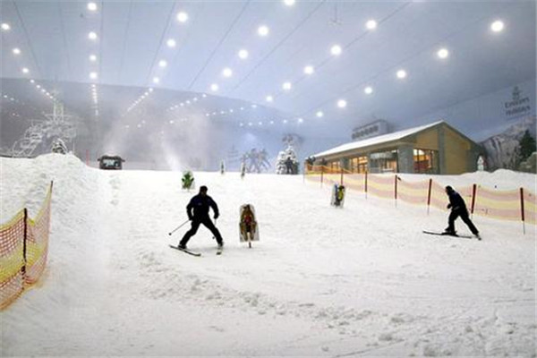 室内滑雪场展示