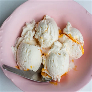 蛋筒冰淇淋美味