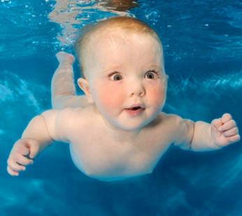 婴幼儿游泳早教