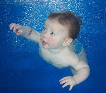 婴幼儿游泳早教