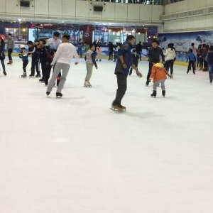  Indoor skating rink