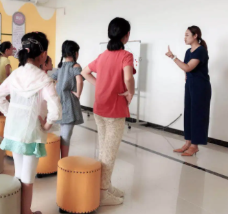  Children's eloquence training center
