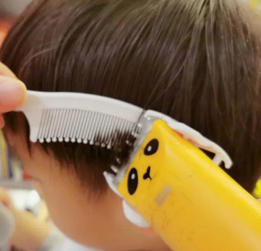  Children's hair cutting quality