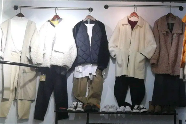  Xiaoben clothing store display