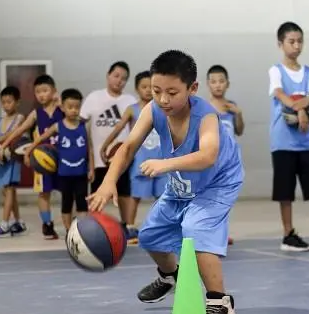  Teenager basketball training