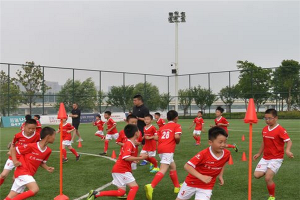  Children's football training institutions are serious