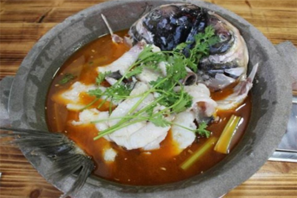 生态石锅鱼美味