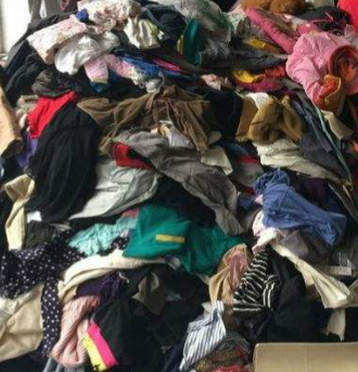  Recycle second-hand clothes, environmental protection