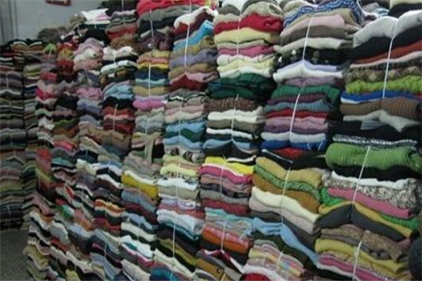  Recycle second-hand clothes carefully