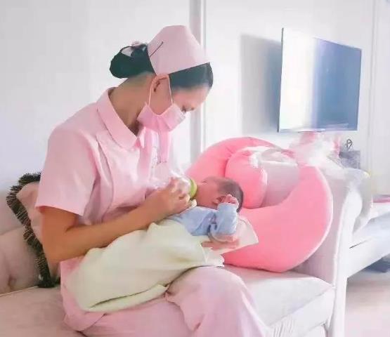  Dongfang mother recovers after childbirth