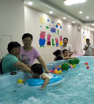 儿童室内游泳池