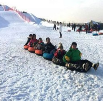  Children's Ice and Snow Amusement Park