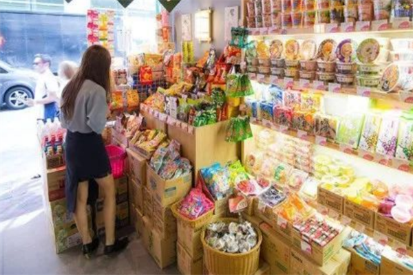 折扣食品商店認(rèn)真