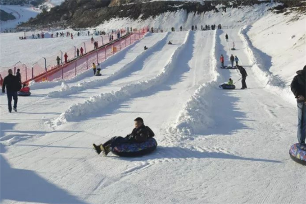 滑雪好玩