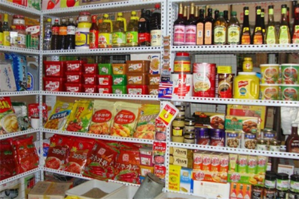 食品零售店認真