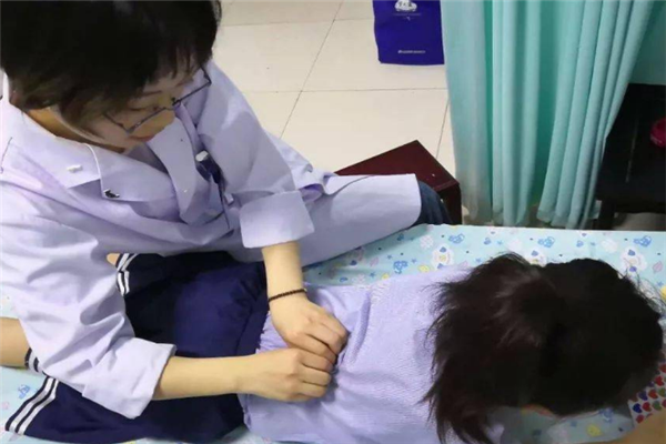 中醫(yī)推拿店認(rèn)真