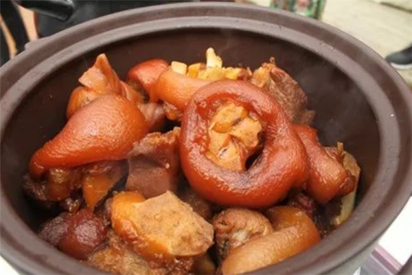 罐焖肉饭美味