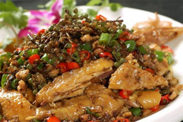 花椒雞米飯美味