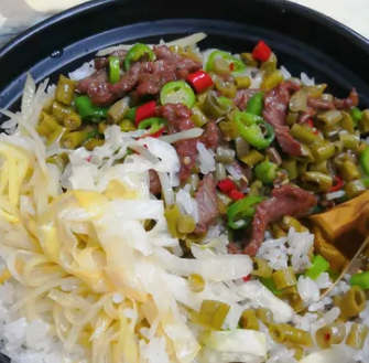 牛肉鍋巴飯