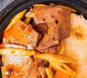 牛肉鍋巴飯新鮮