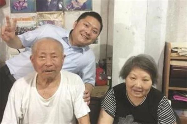 養(yǎng)療館認(rèn)真