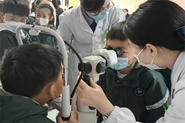 近视矫正中心认真