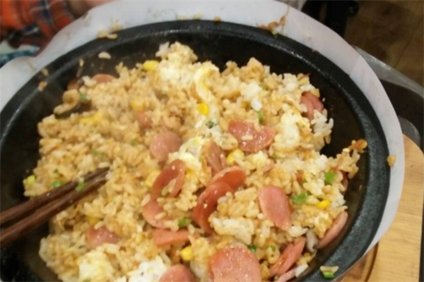 鐵板焦飯美味
