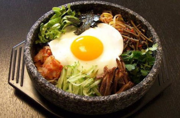 滿水調(diào)石鍋拌飯