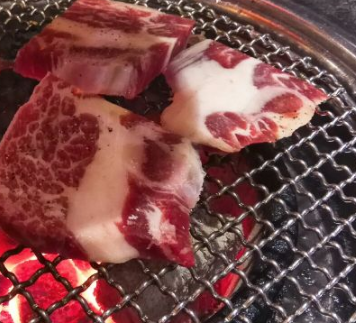 炭烤鮮牛肉好吃