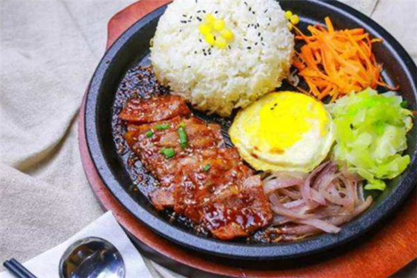 鐵鍋煎肉飯美味
