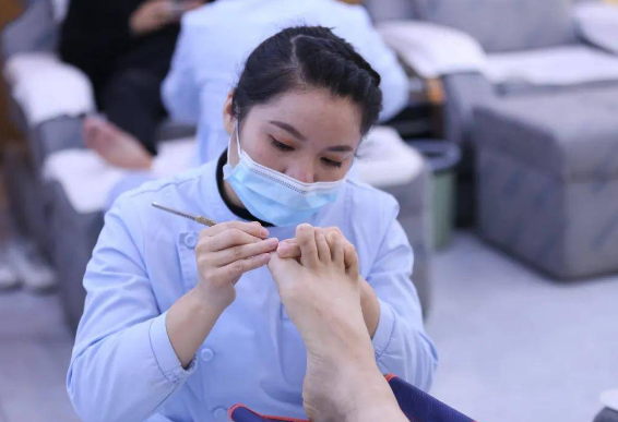 彭世修脚加盟