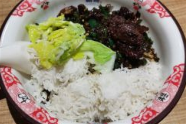 豬腦殼盒飯美味