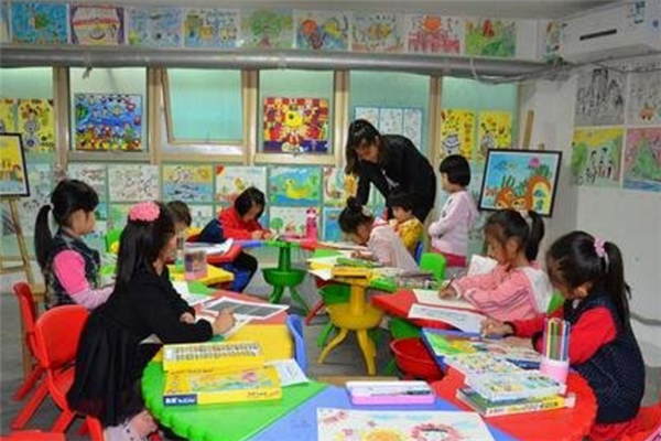 幼兒美術(shù)教育培訓(xùn)負(fù)責(zé)