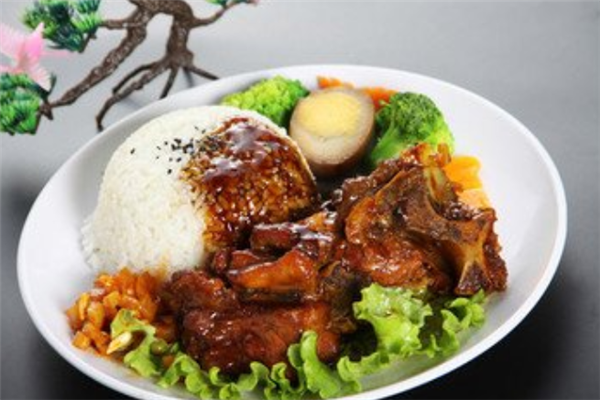 正宗排骨饭美味