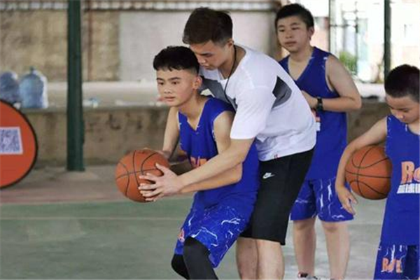 兒童運動項目認真