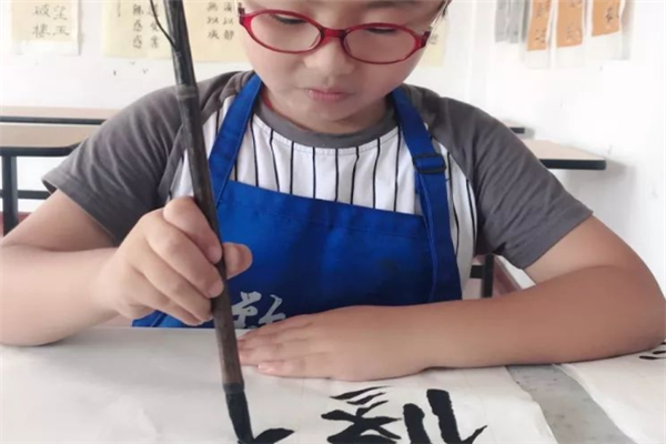 少兒教育機(jī)構(gòu)項目認(rèn)真