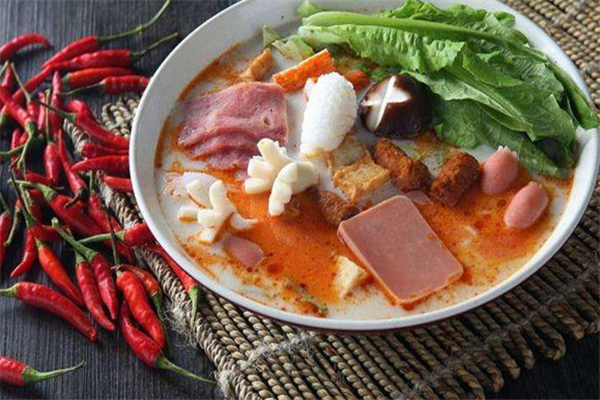 網(wǎng)紅骨湯麻辣燙美味