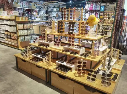 戀惠優(yōu)品快時尚百貨
